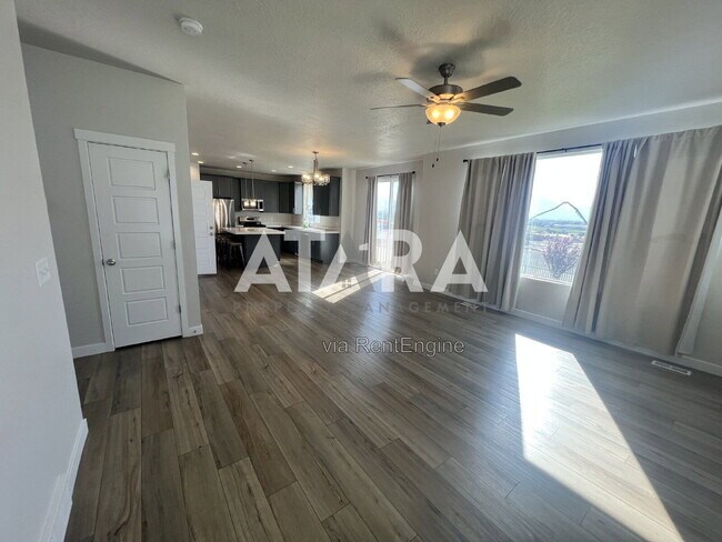 Building Photo - 1754 Oakwood Ln