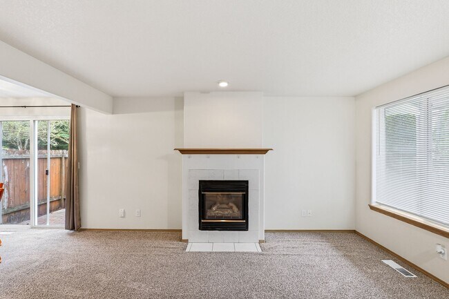 Building Photo - 3 Bedroom Home Near Woodstock Neighborhood