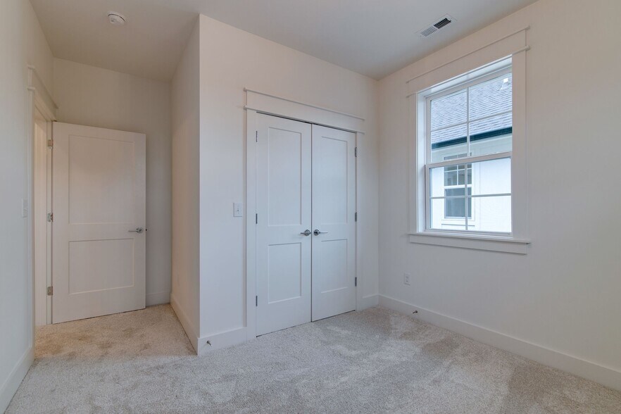 Building Photo - 226 Sounder Cir