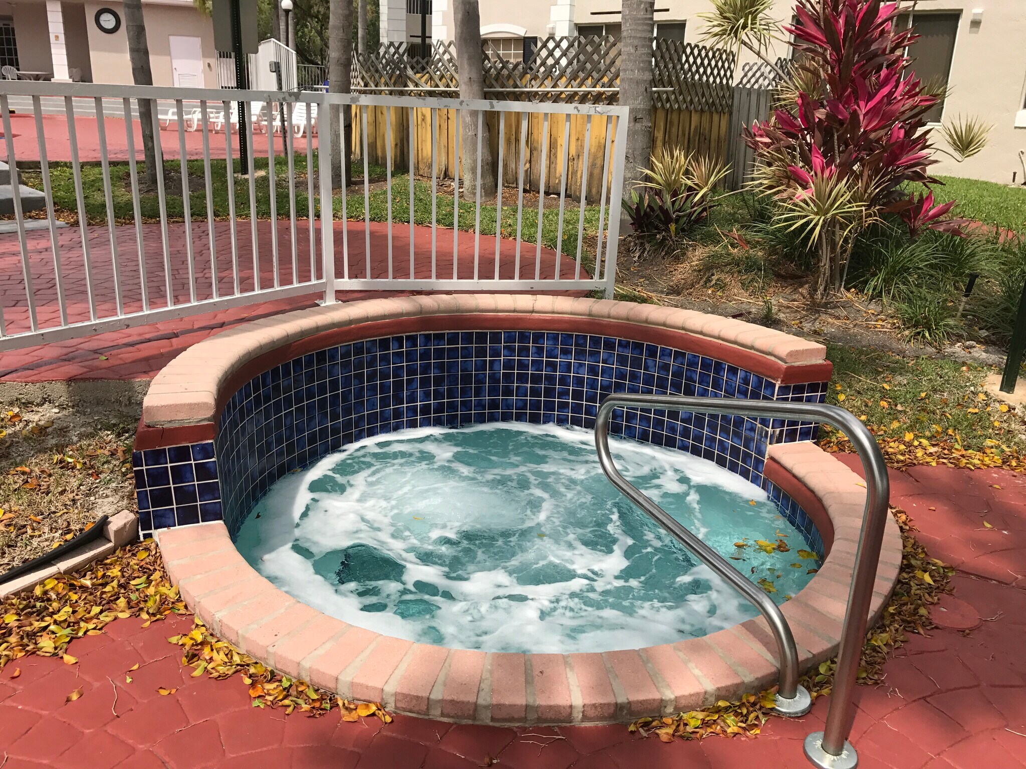 Building Photo - 2810 N Oakland Forest Dr