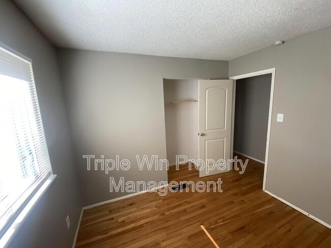 Building Photo - 14655 Fox Manor Dr