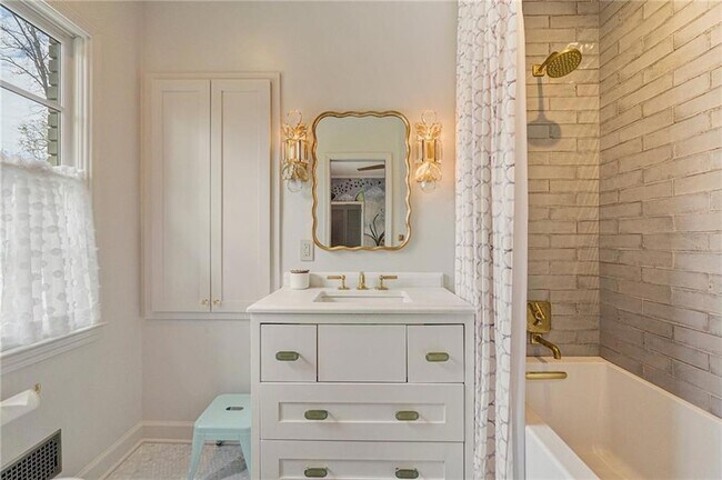 Building Photo - 3612 Castlegate Dr NW