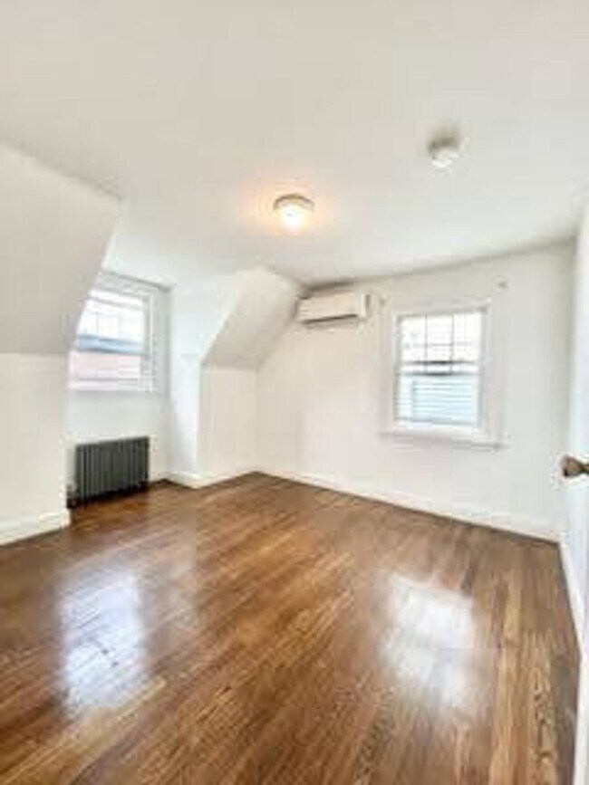 Building Photo - Single-Family House,In-Unit Washer and Dryer, Parking is Included, Central Heat/AC