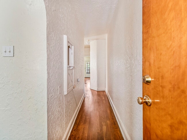 Building Photo - 5556 Covode St