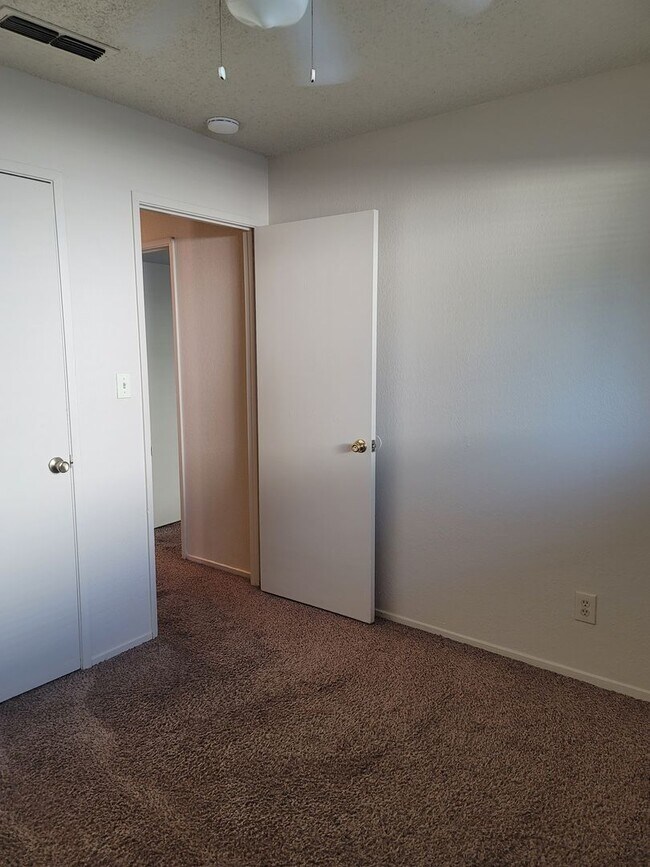 Building Photo - SHE330