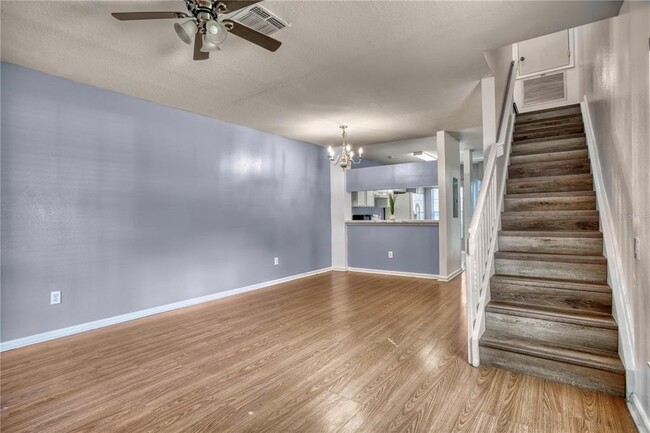 Building Photo - 1050 Vineland Pl