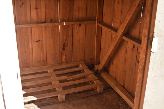 Building Photo - 9339 Westwood Village Dr