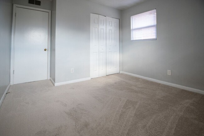 Building Photo - 1704 Valley Forge Way