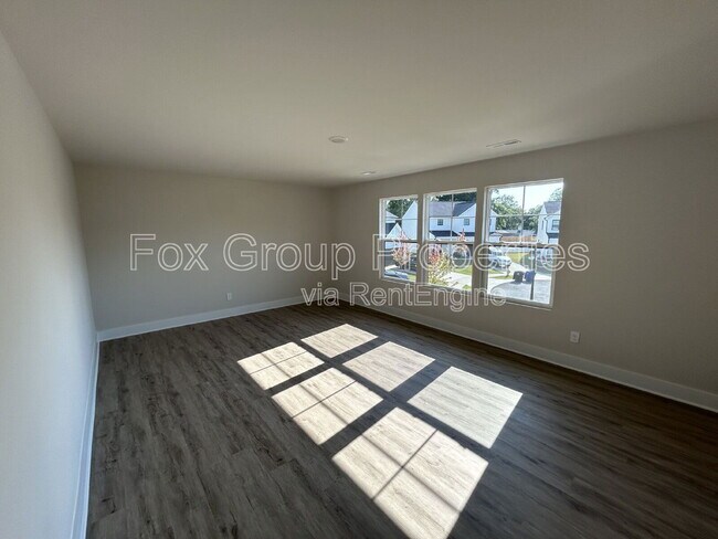 Building Photo - 115 Silverwood Ct