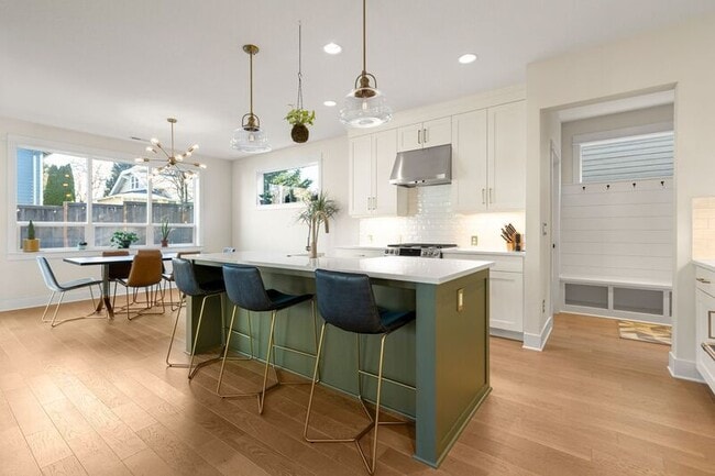 Building Photo - 4090 NE 6th Ave