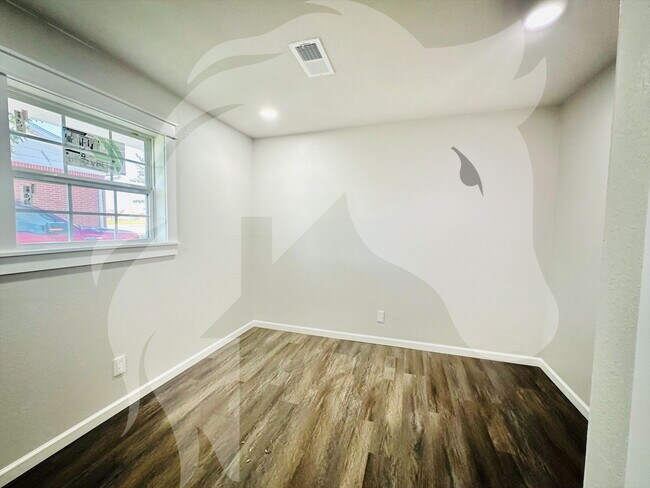 Building Photo - "Charming 3-Bed, 2-Bath Home in Shattuck - Perfect for Comfortable Living!"