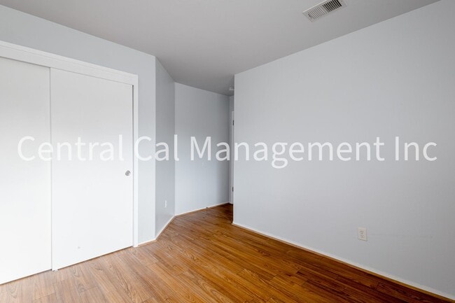 Building Photo - 3 Bedroom/2 Bath Home in Desired Riverlakes Community - $2450 per month!