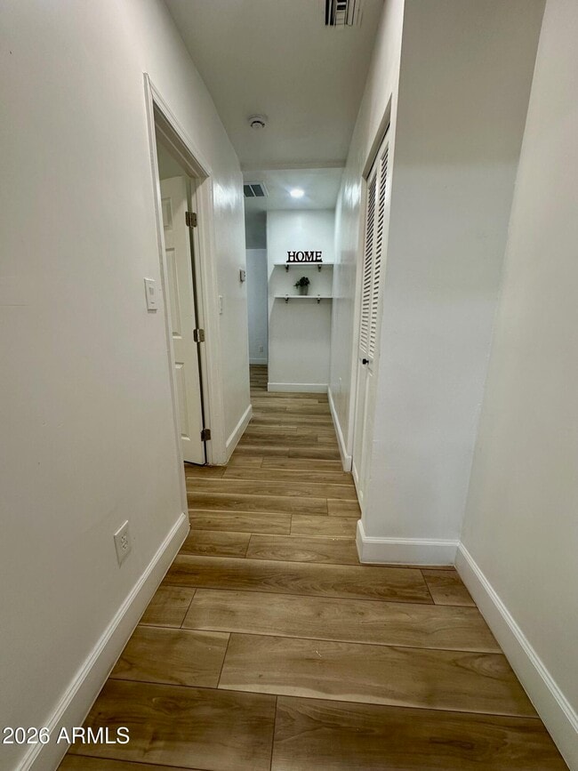 Building Photo - 3125 E Oak St