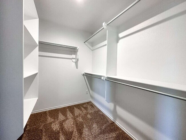 Building Photo - 3/2/2 Home in Windstone!