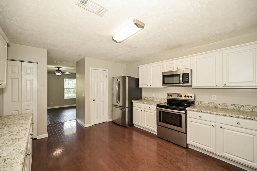 Building Photo - 227 Elderberry Way