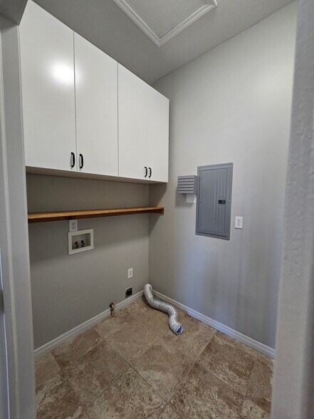 Building Photo - 287 E Rockingham Ct