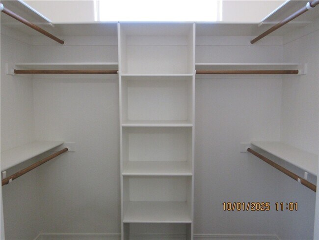 Building Photo - 2301 Graystone Dr