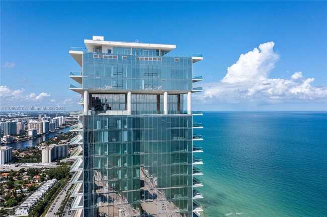 Building Photo - 18501 Collins Ave