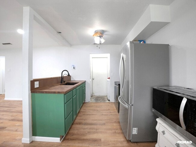 Building Photo - Charming 4BR House in Lancaster