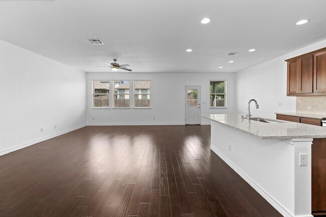 Building Photo - 208 Magna Ln