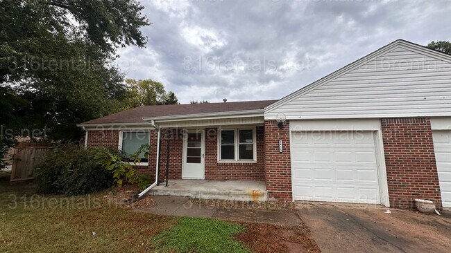 Building Photo - $775 - 1 bed 1 bath - Duplex