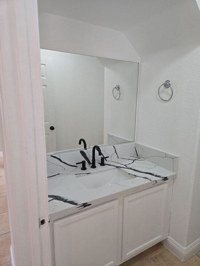Building Photo - A Fabulous 4 Bedroom Home in Peccole Ranch