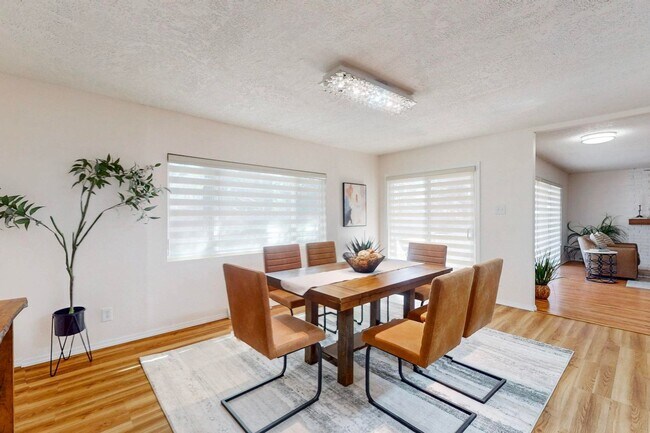 Building Photo - **Great Home** 3 Bed | 2 Bath | NE Heights | Quiet Neighborhood, Prime Location