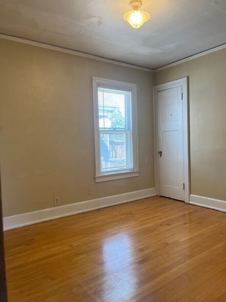 Building Photo - 3220 N Oakland Ave