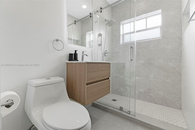 Building Photo - 570 SW 45th Ave