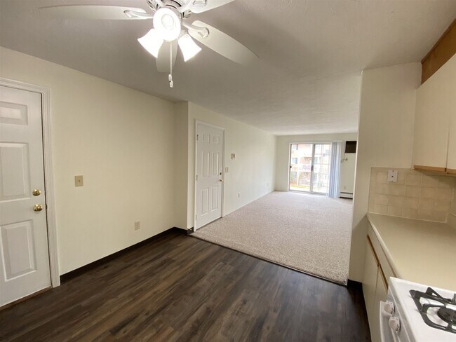 Building Photo - 383 Huse Rd