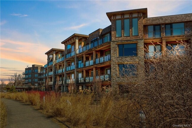 Building Photo - 45-45 Hudson View Way
