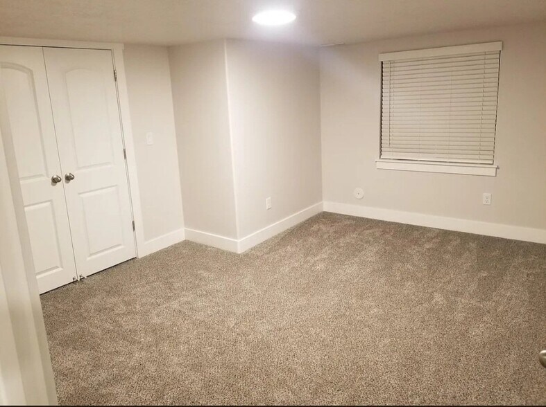 Building Photo - 1481 N Arcadia Dr