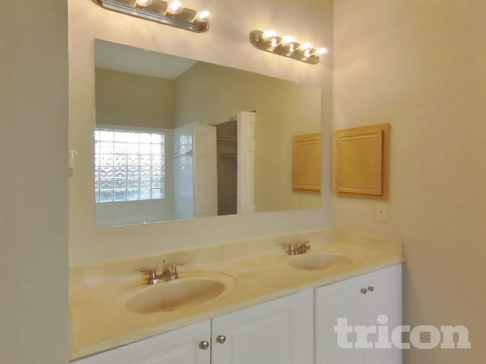 Building Photo - 305 Meandering Way