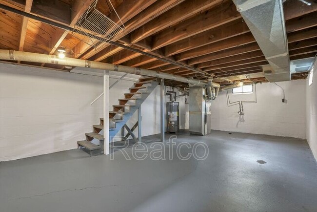 Building Photo - 900 Racine Ave