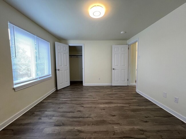 Building Photo - Updated 2BR house with off street parking!