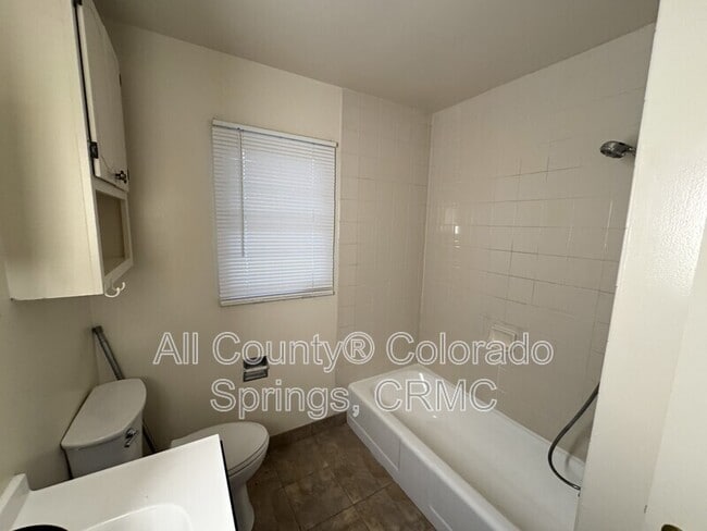 Building Photo - 222 N Logan Ave