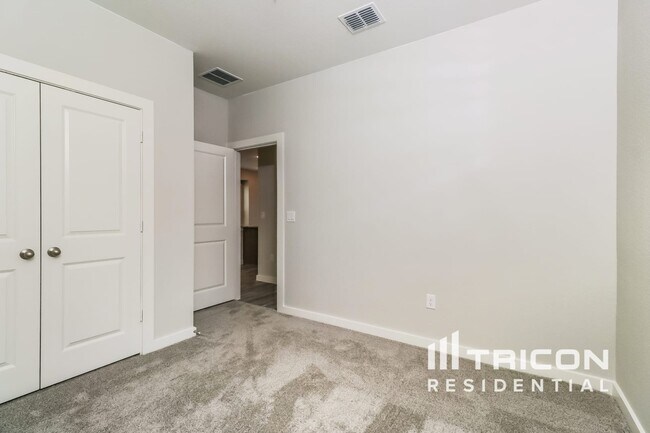 Building Photo - 1609 Mexican Heather Dr