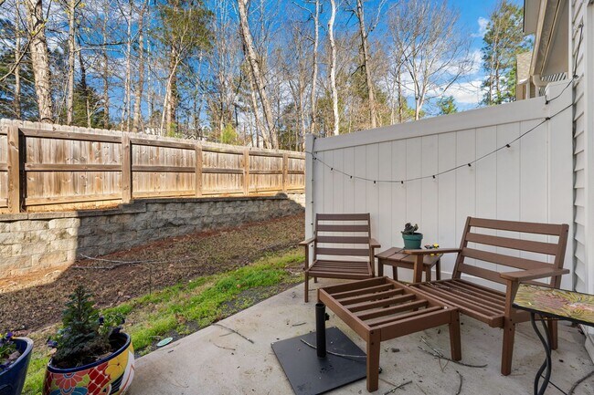 Building Photo - 3be / 2.5ba Easy Access to Duke Townhouse