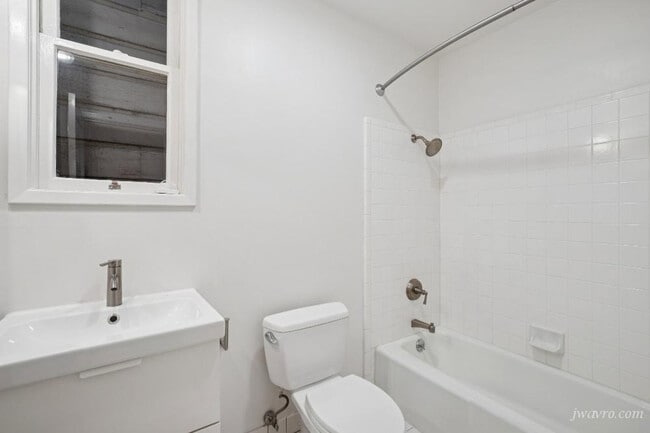 Building Photo - 354 Castro St