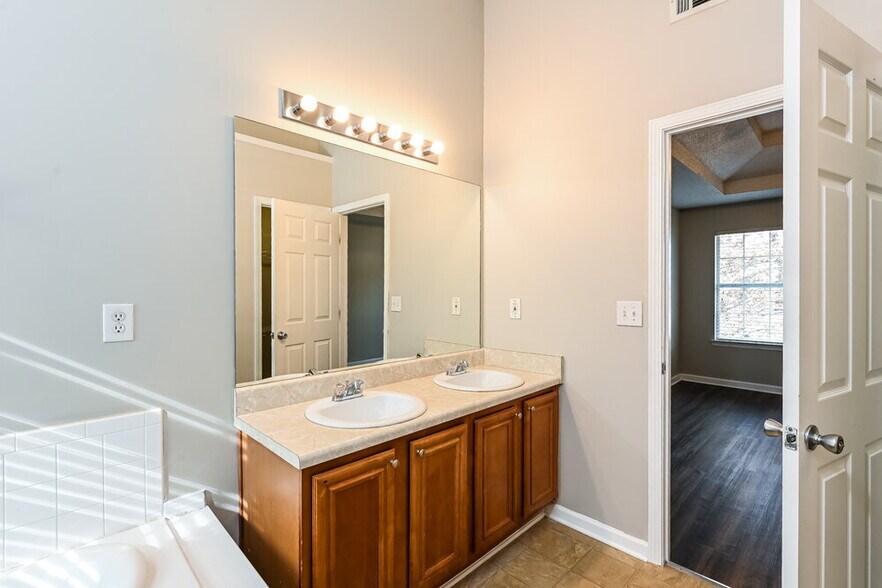 Building Photo - 5863 Sunflower Ct