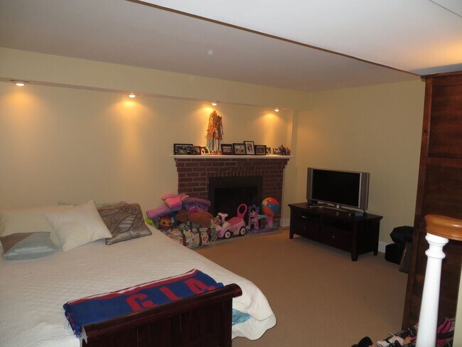 Building Photo - This home has so much to offer! MUST SEE!