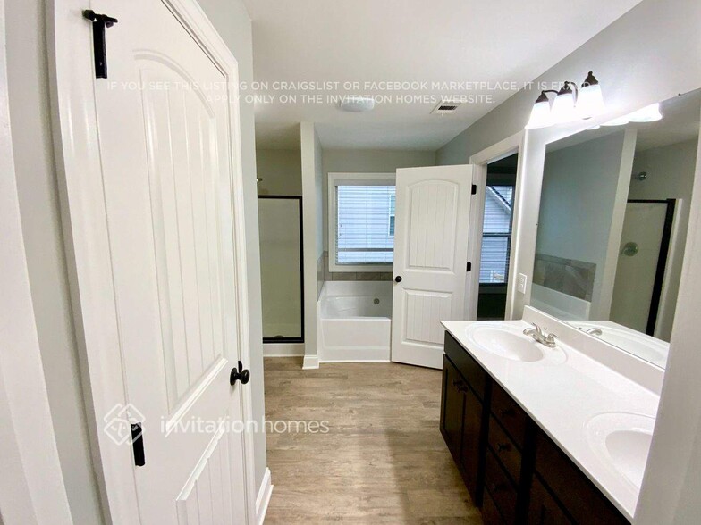 Building Photo - 415 Meadow Vista Ln