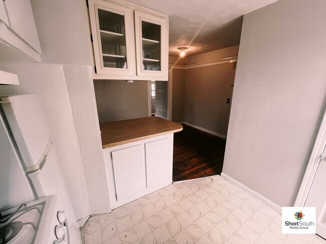 Building Photo - 235 Lafayette Ave NE