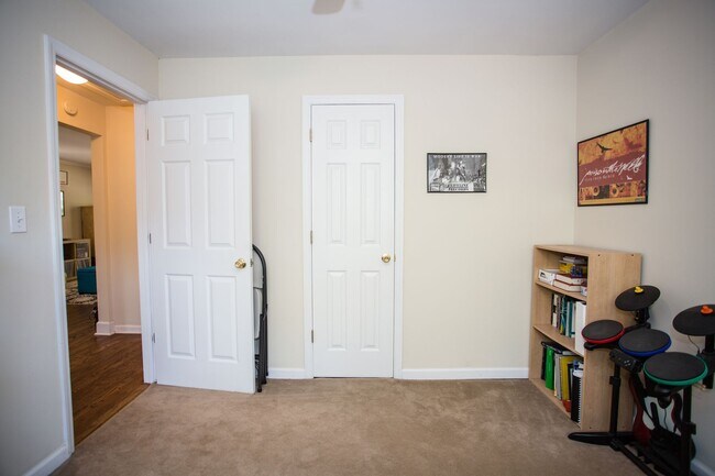 Building Photo - 105 Woody Dr
