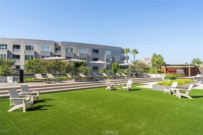 Building Photo - 3211 Rivington