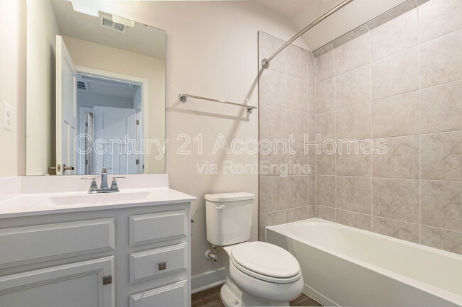 Building Photo - 14020 Sunrise Valley Dr