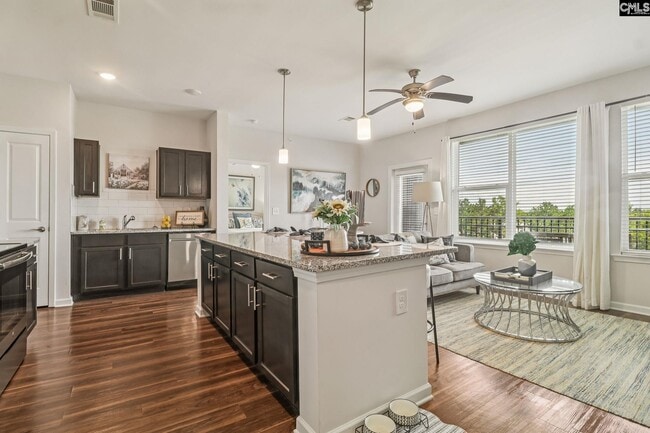 Building Photo - 440 Town Center Pl