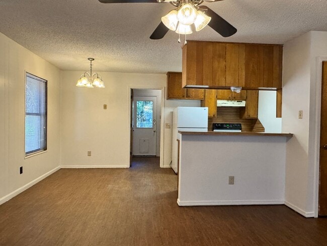 Building Photo - 10802 Kiamichi Dr