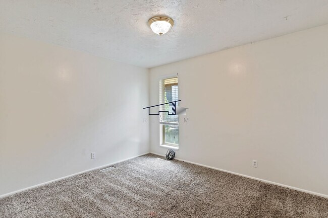 Building Photo - 350 E