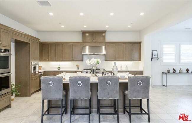 Building Photo - 20231 Bentley Way